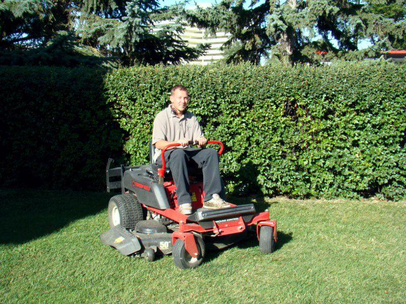 Weekly Lawn Maintenance Calgary